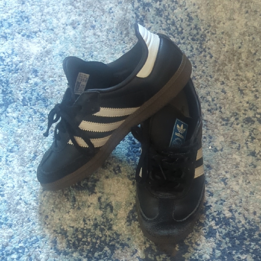 🌸 Absolutely Final Drop🌸 Adidas Kids Black and White Sambas - Picture 10 of 10